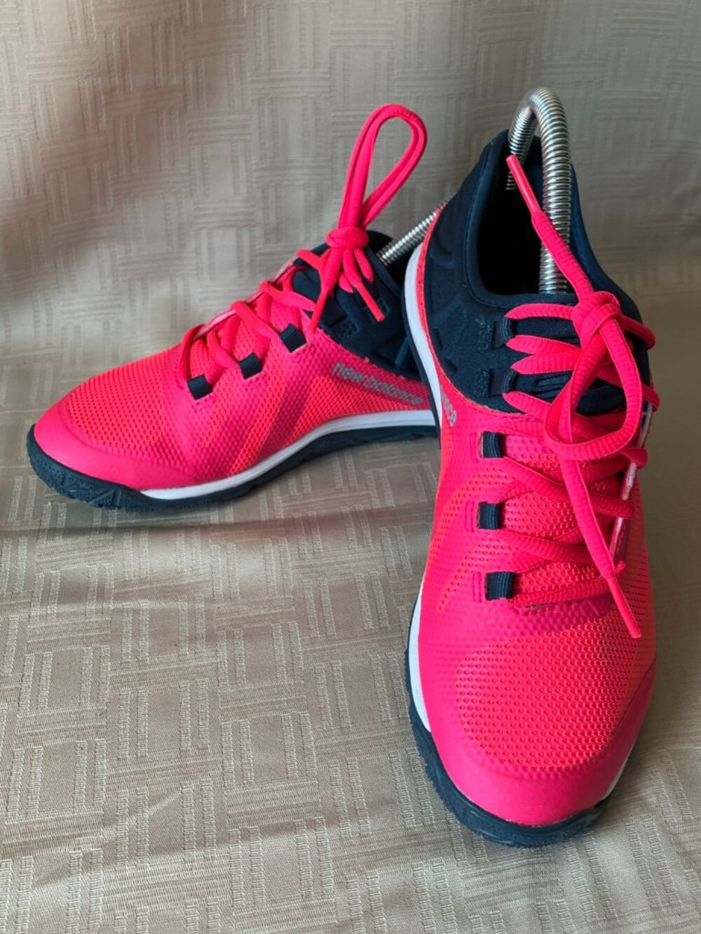 Rare Sample Shoes New Balance Minimus Women's Size 7 Vibrant Pink / Navy